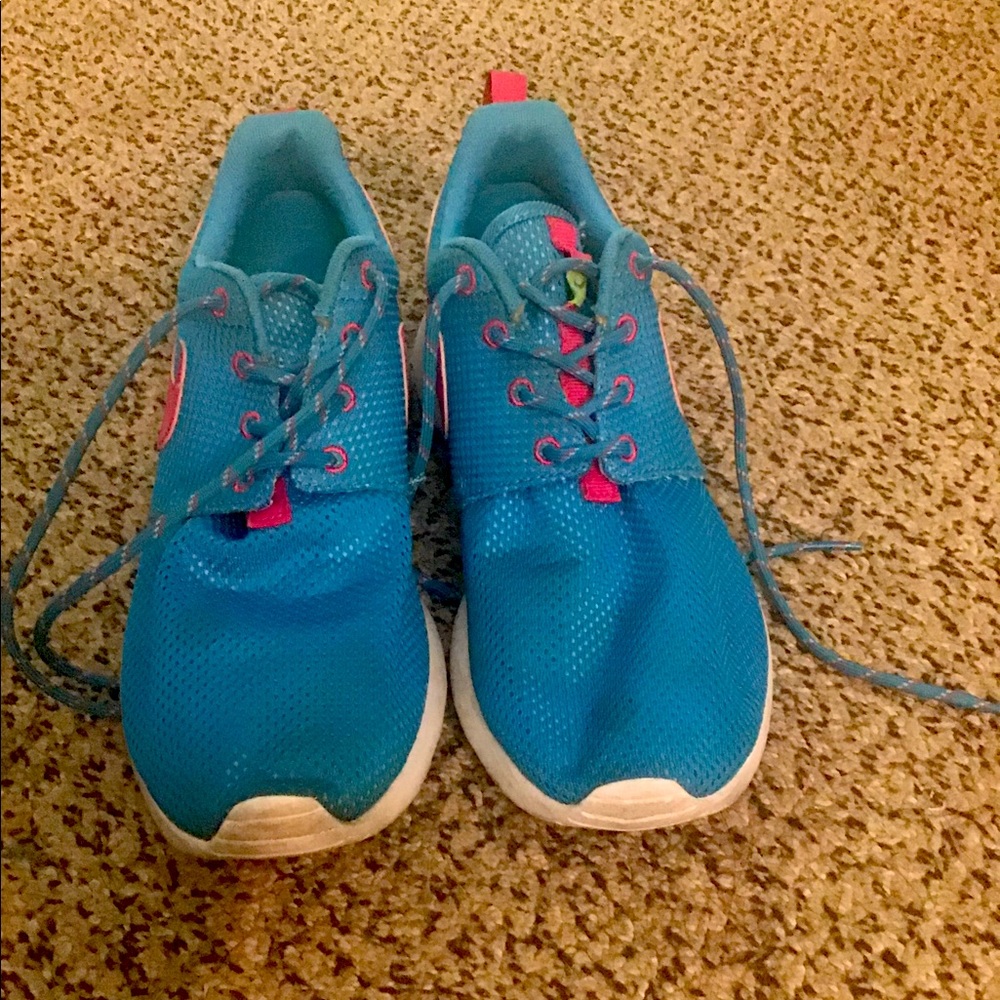 Nike roshes